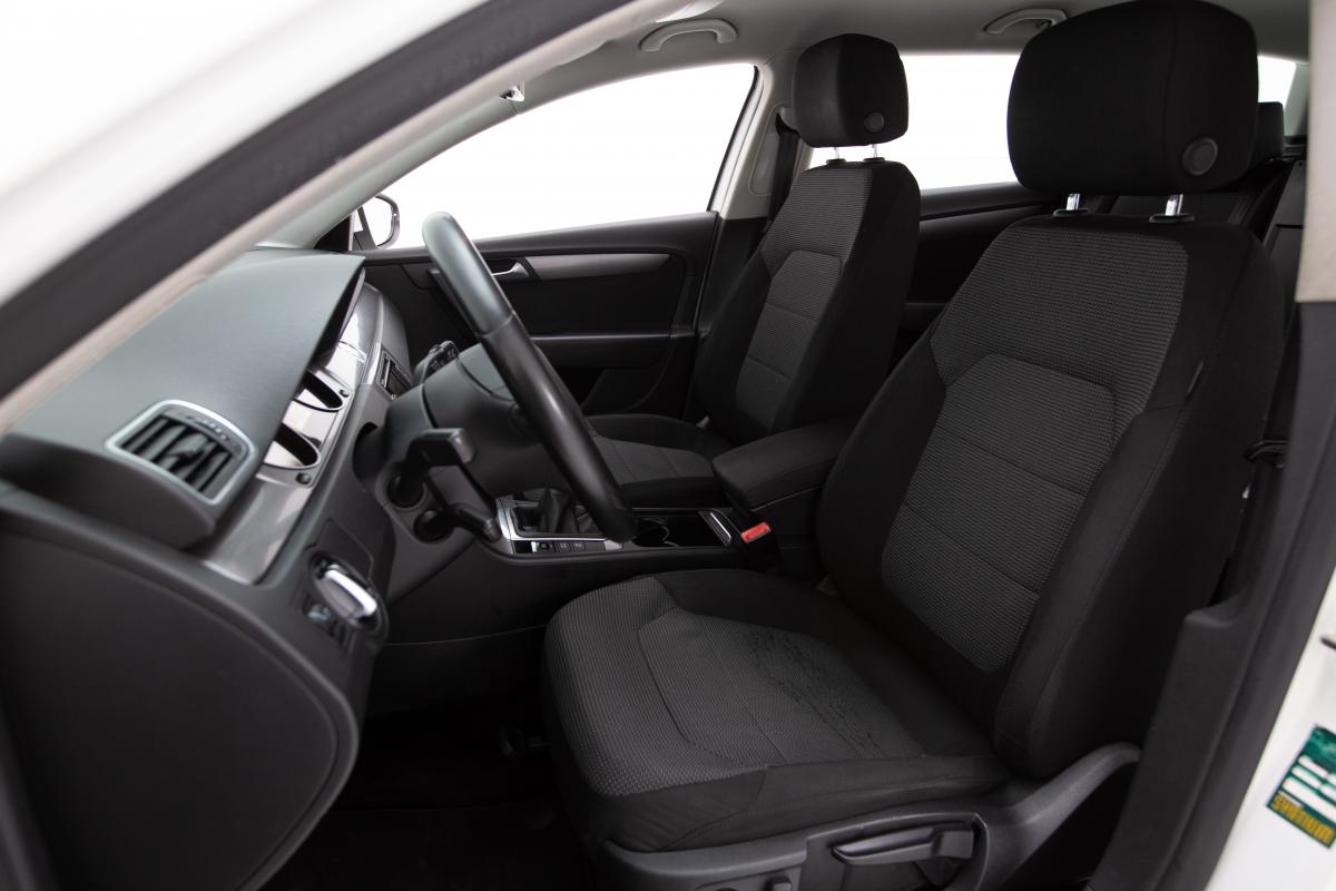 volkswagen-passat-variant-2012-diesel-1598cc