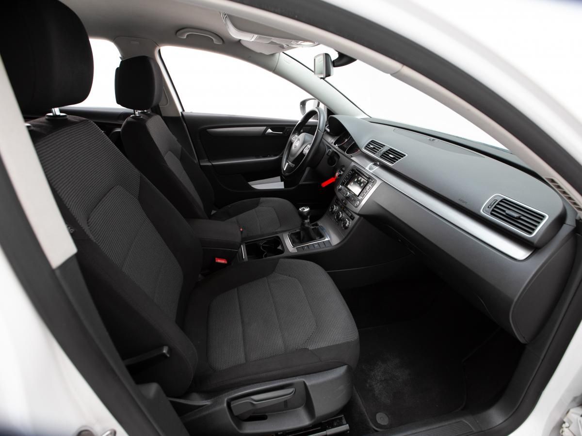 volkswagen-passat-variant-2012-diesel-1598cc