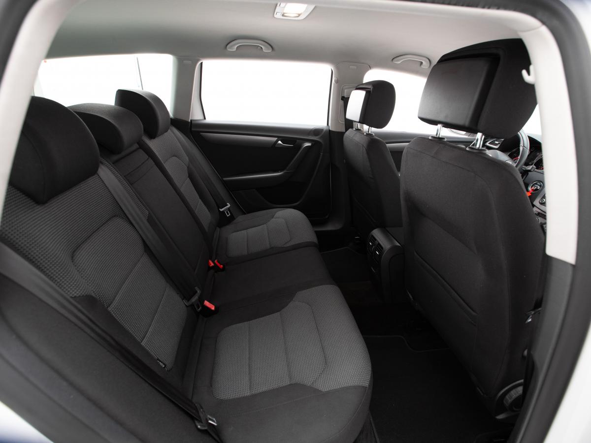 volkswagen-passat-variant-2012-diesel-1598cc