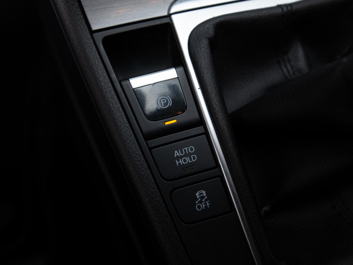 volkswagen-passat-variant-2012-diesel-1598cc