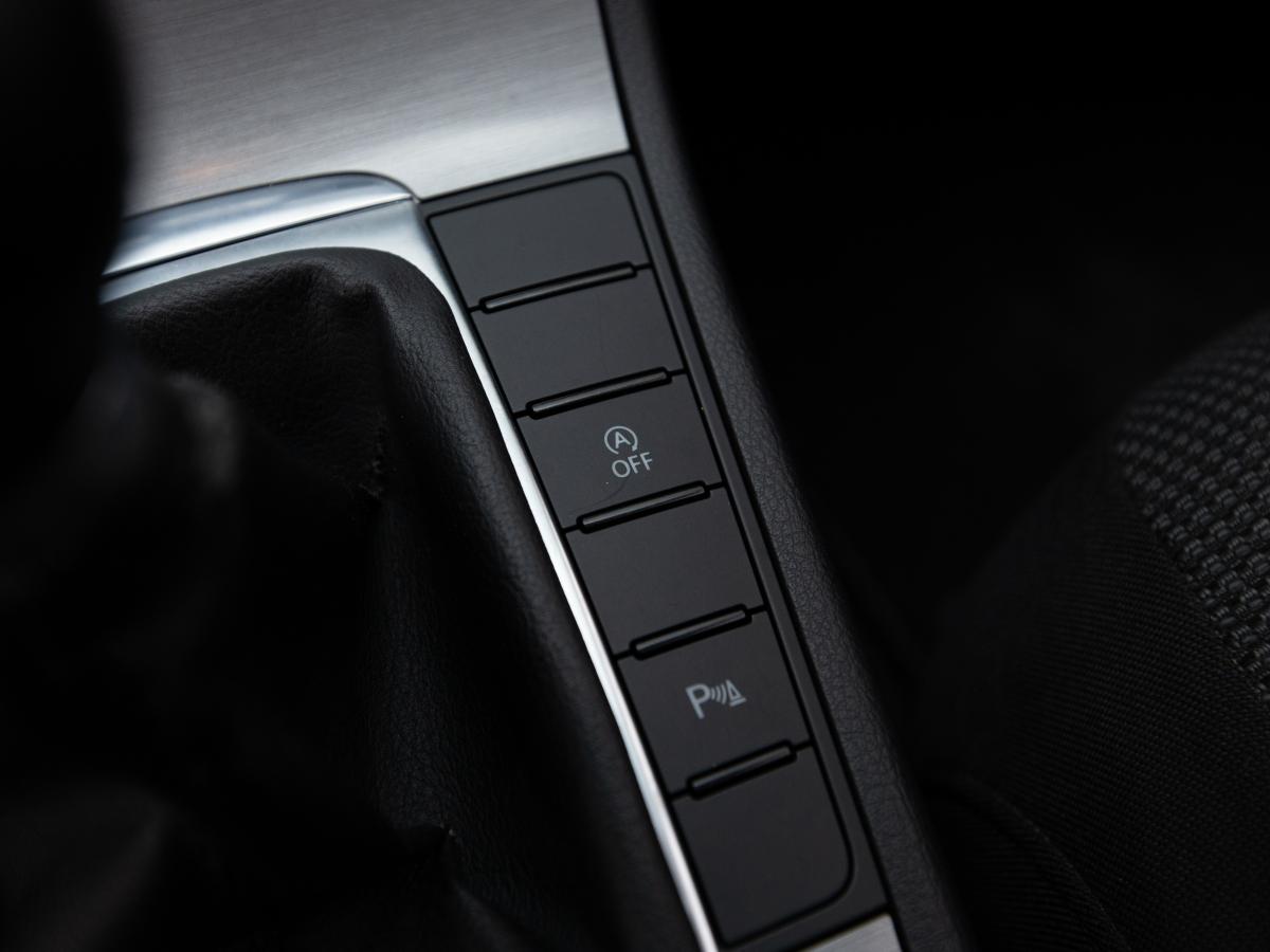 volkswagen-passat-variant-2012-diesel-1598cc