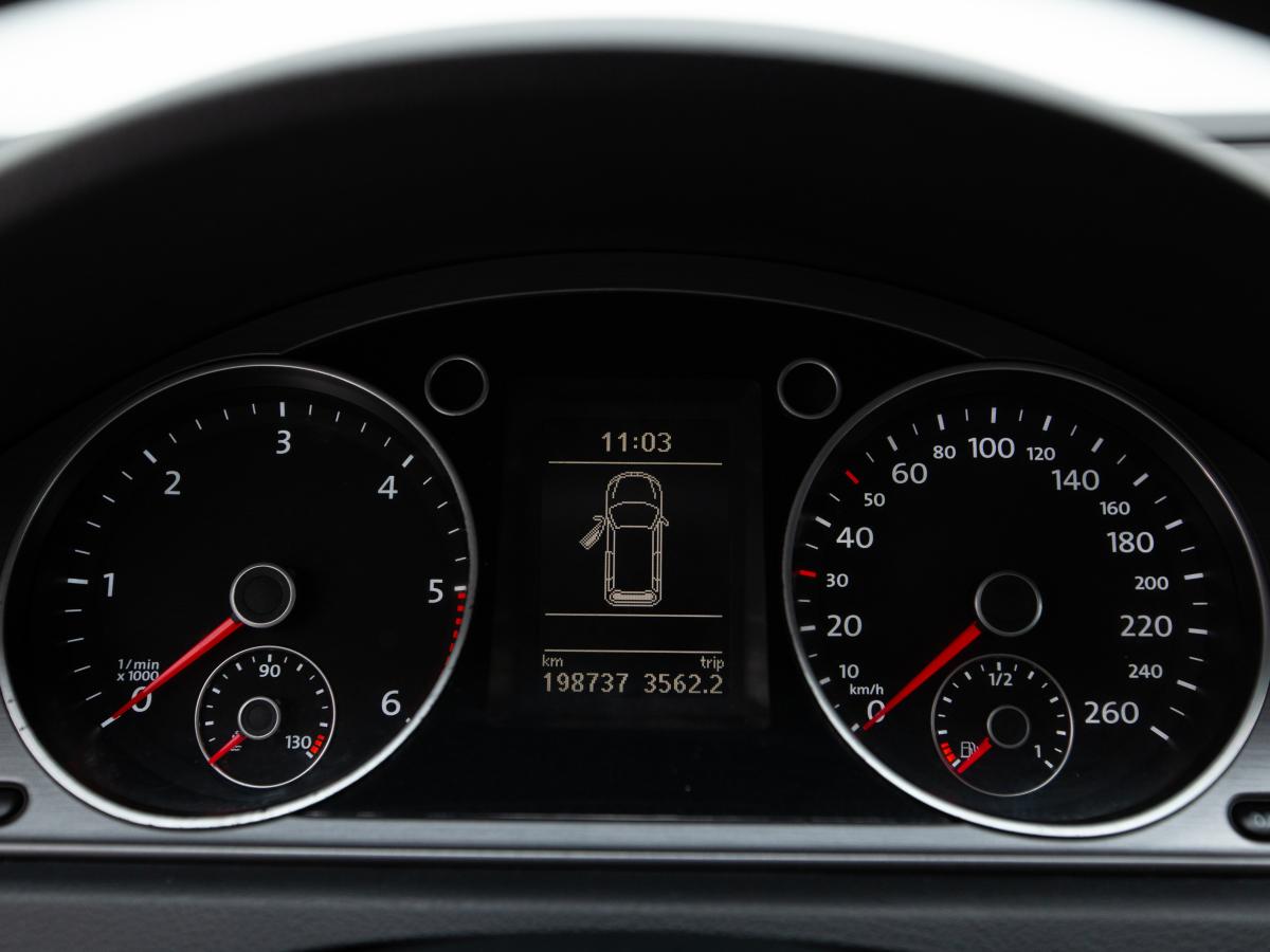 volkswagen-passat-variant-2012-diesel-1598cc