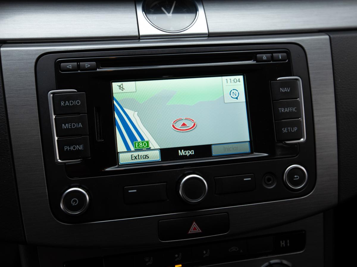 volkswagen-passat-variant-2012-diesel-1598cc