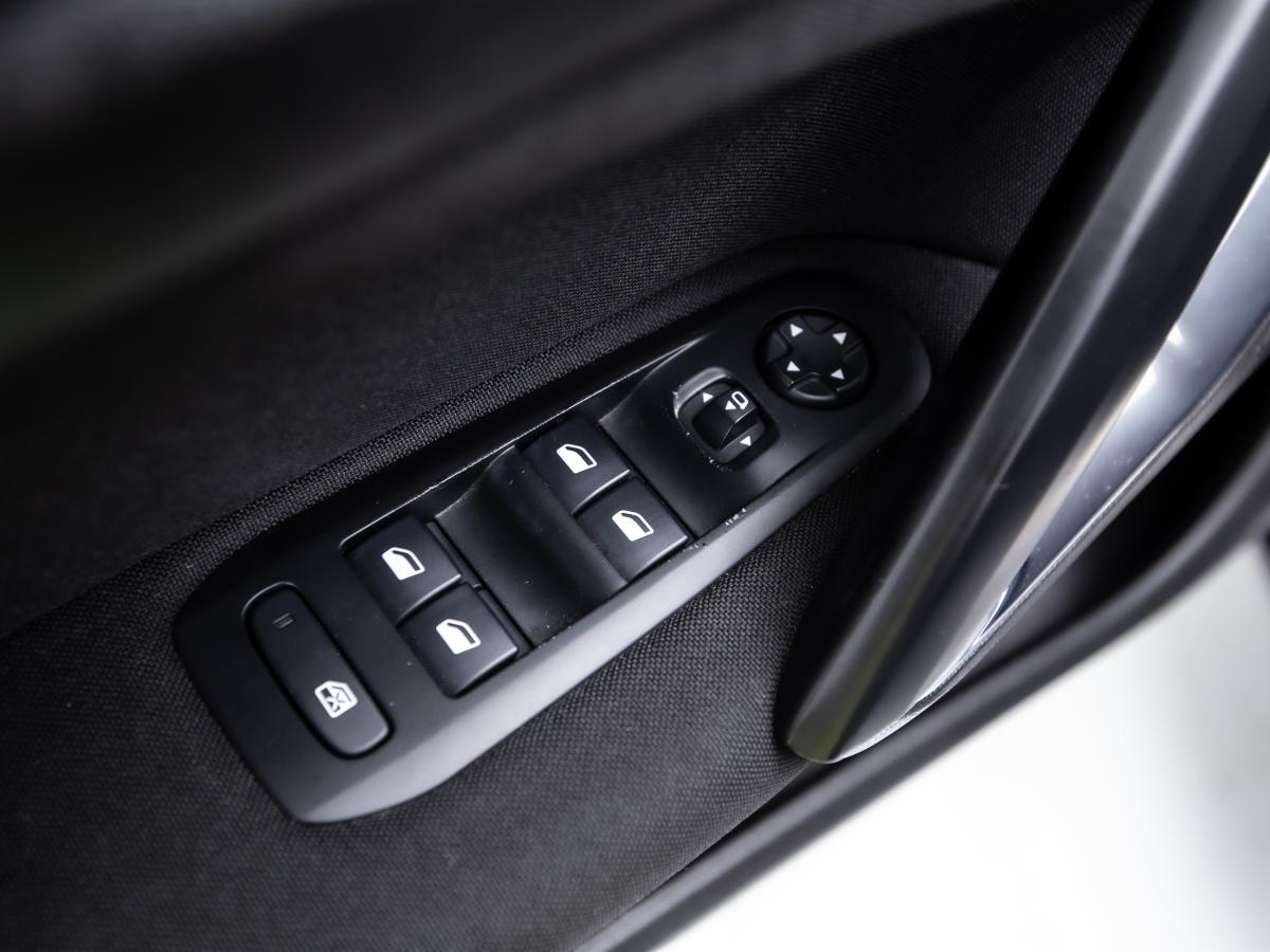 peugeot-308-2018-gasolina-1199cc