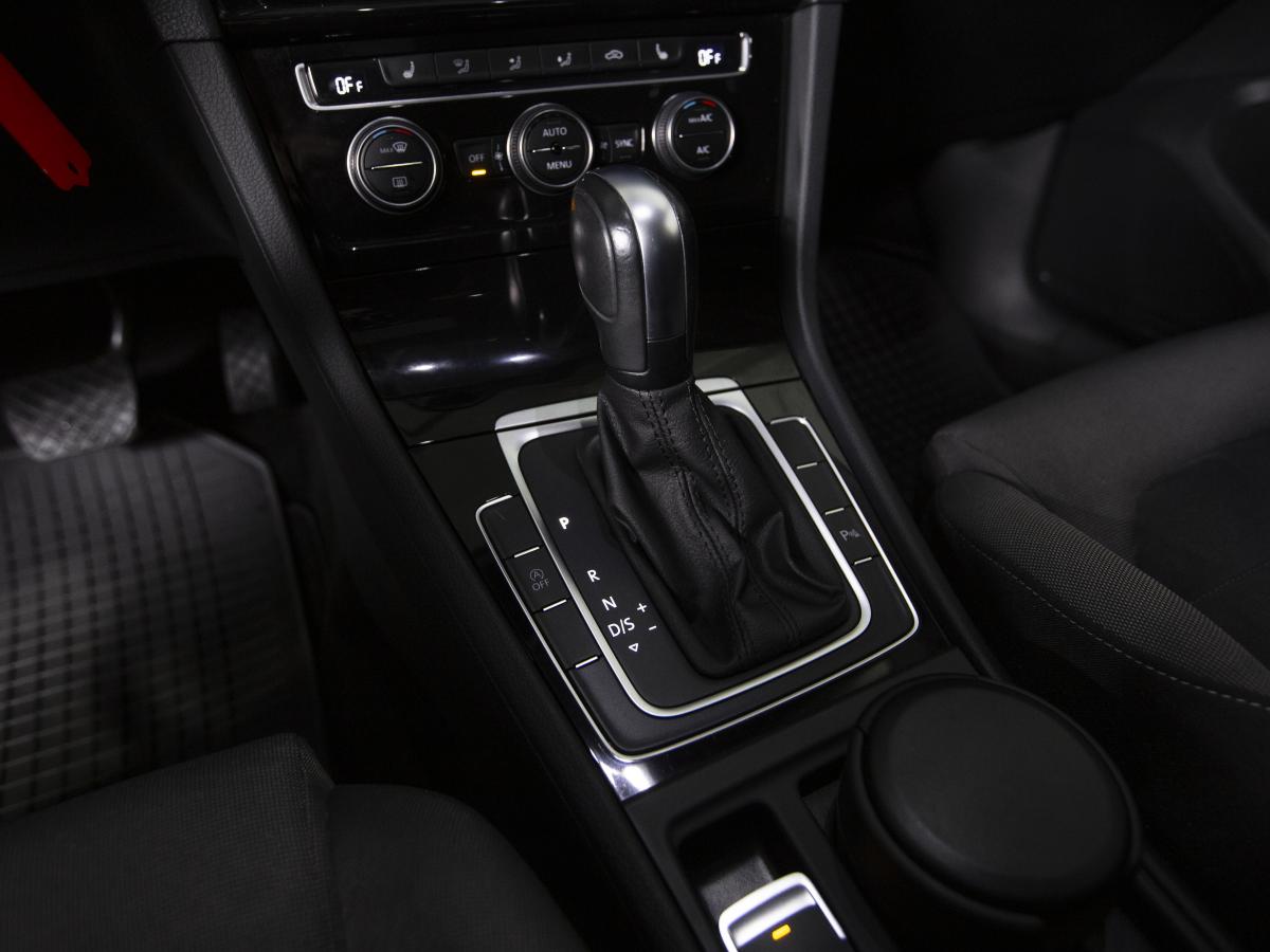 volkswagen-golf-variant-2019-diesel-1968cc