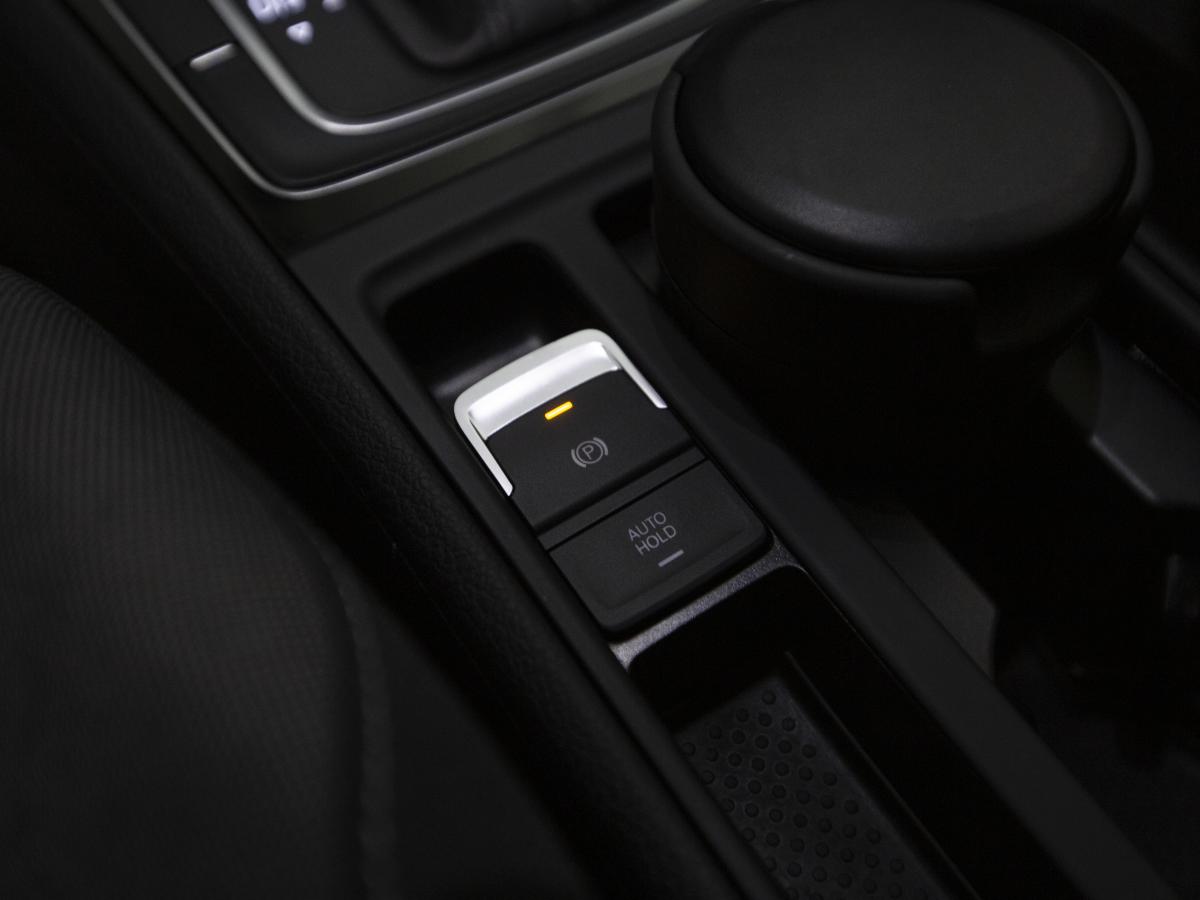volkswagen-golf-variant-2019-diesel-1968cc