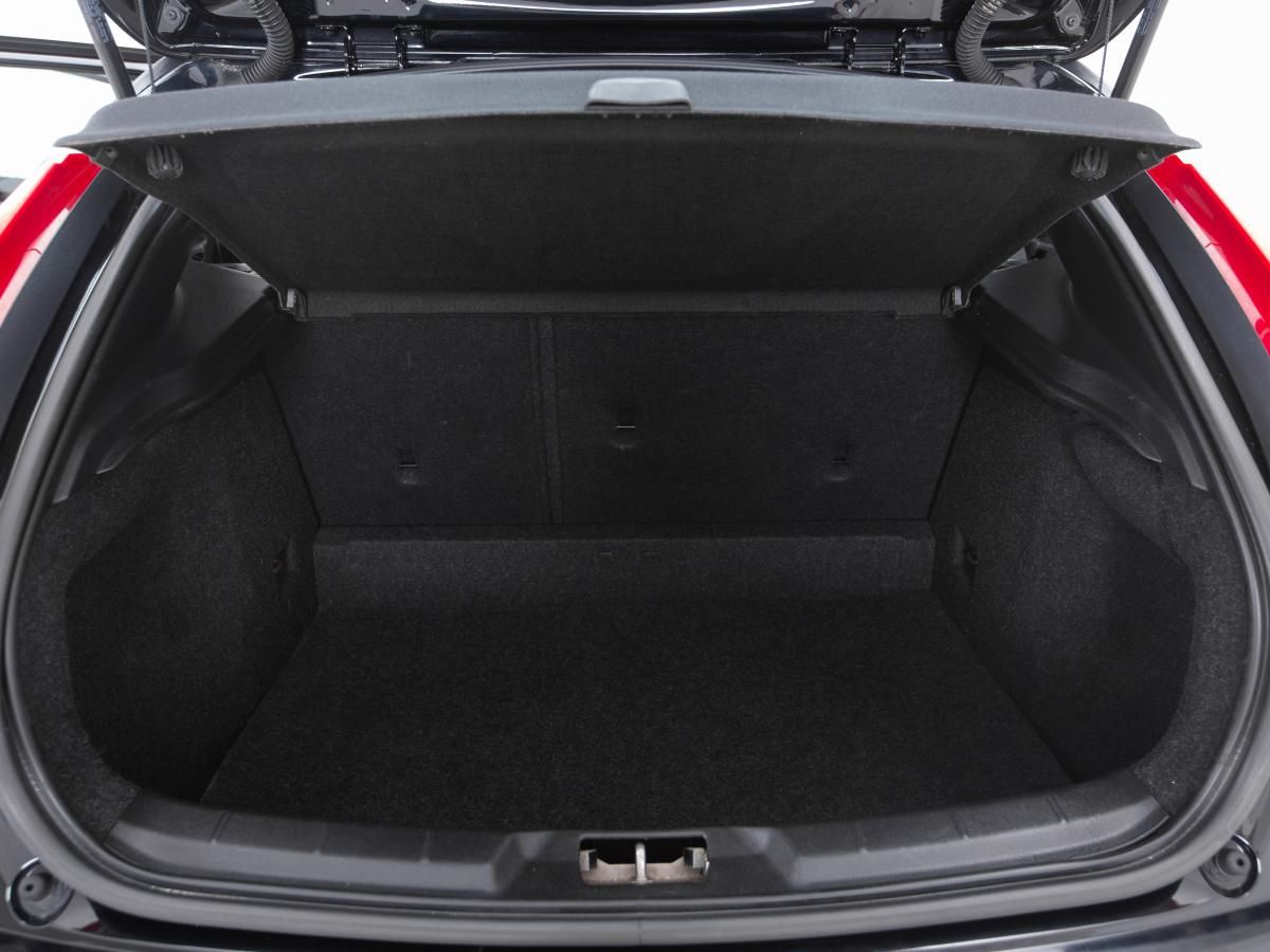 volvo-v40-2018-diesel-1969cc