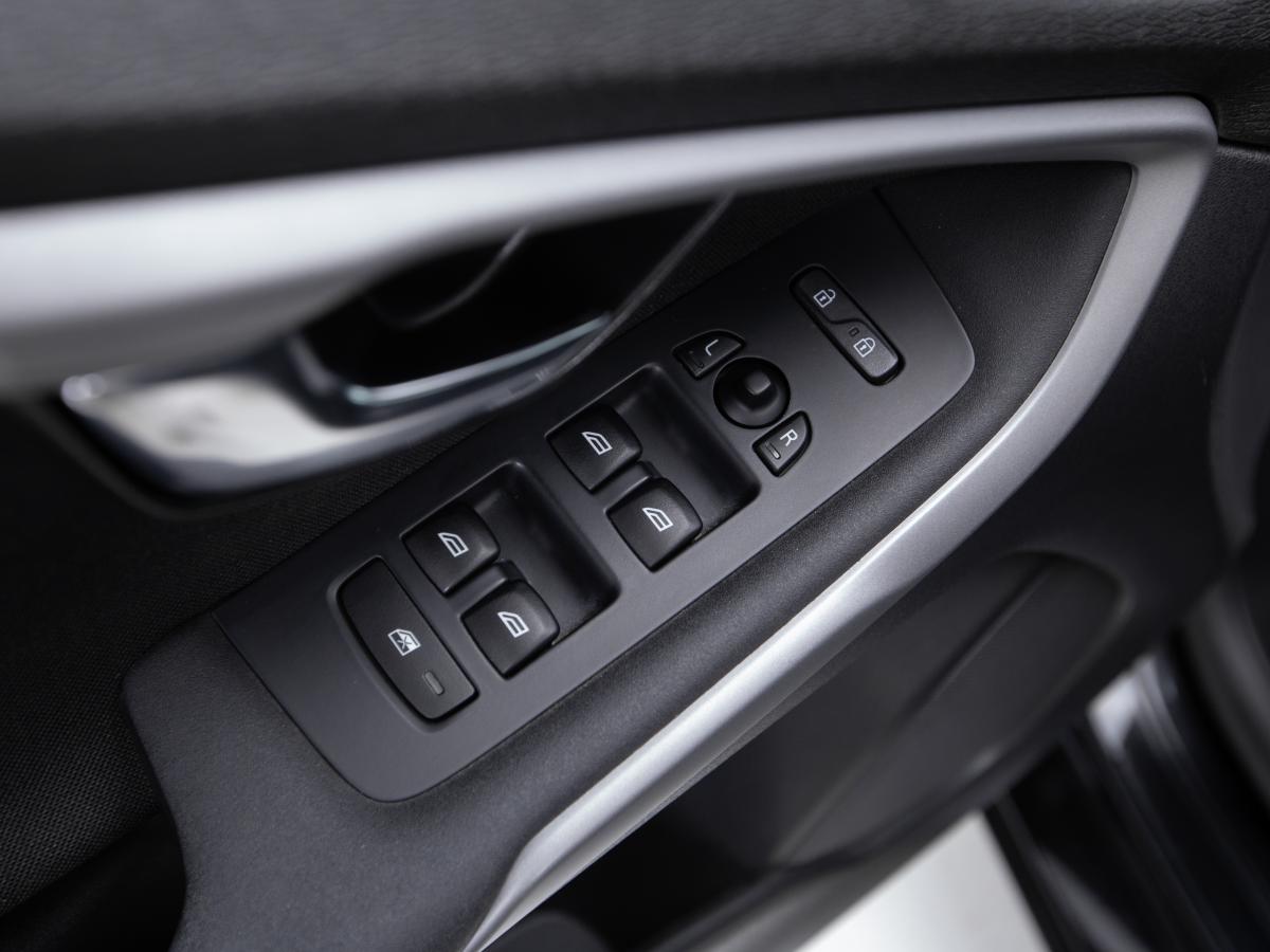 volvo-v40-2018-diesel-1969cc