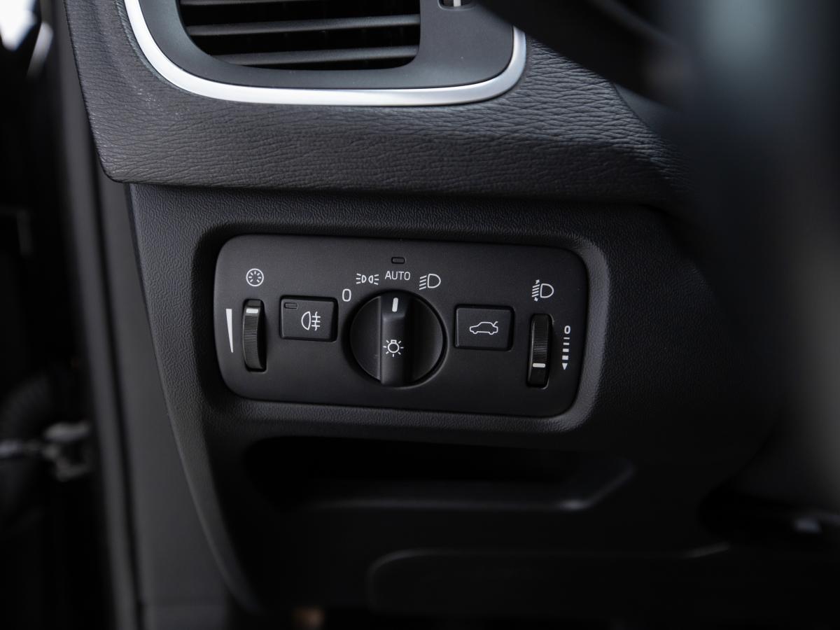 volvo-v40-2018-diesel-1969cc