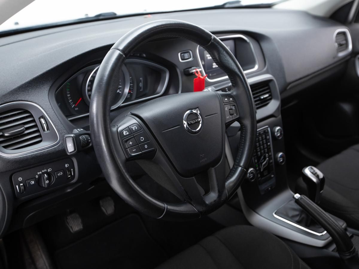 volvo-v40-2018-diesel-1969cc