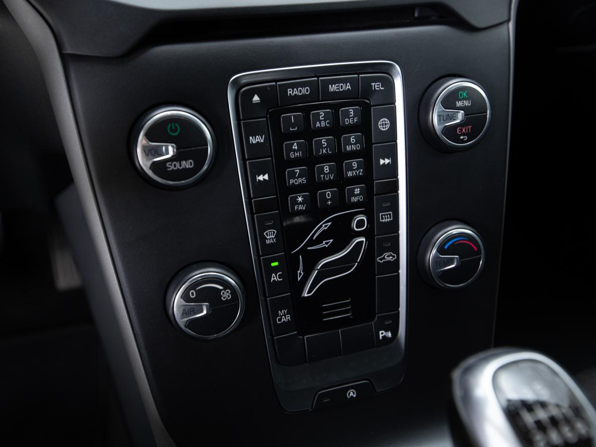volvo-v40-2018-diesel-1969cc