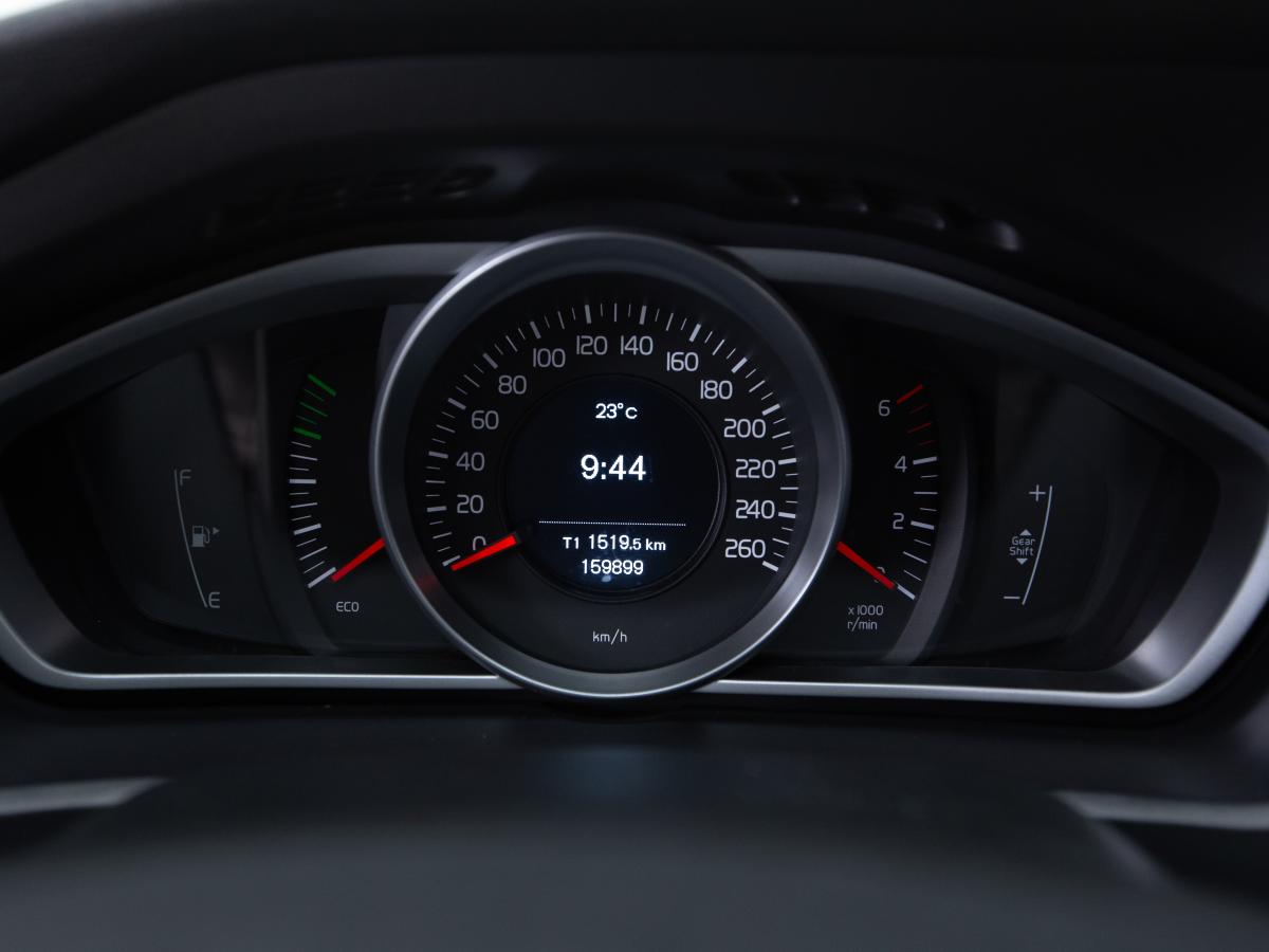 volvo-v40-2018-diesel-1969cc