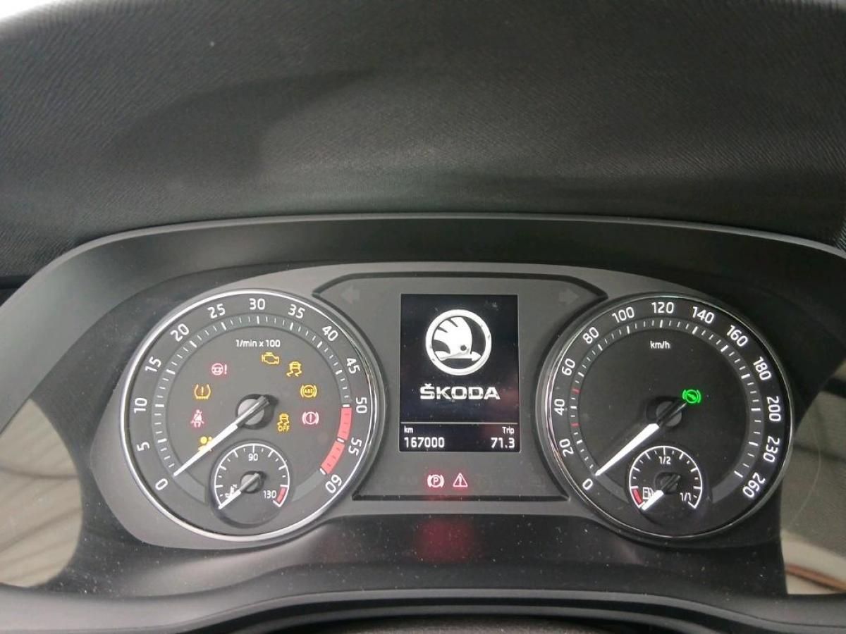 skoda-octavia-break-2023-diesel-1968cc