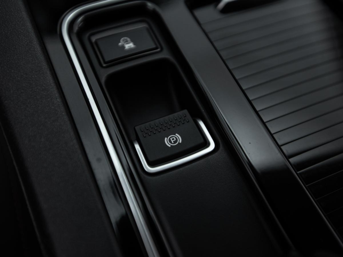 jaguar-f-pace-2017-diesel-1999cc