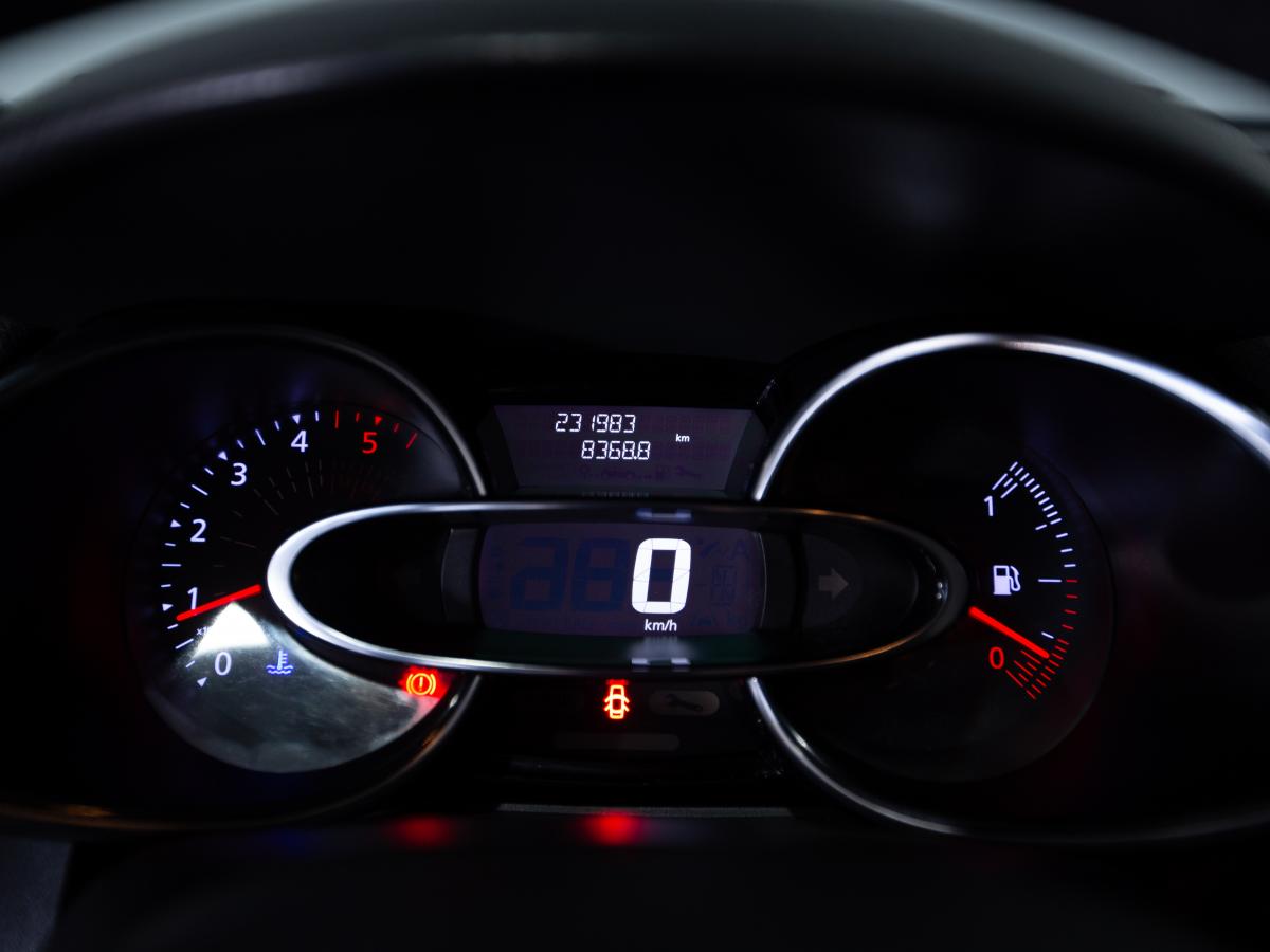 renault-clio-sport-tourer-2016-diesel-1461cc