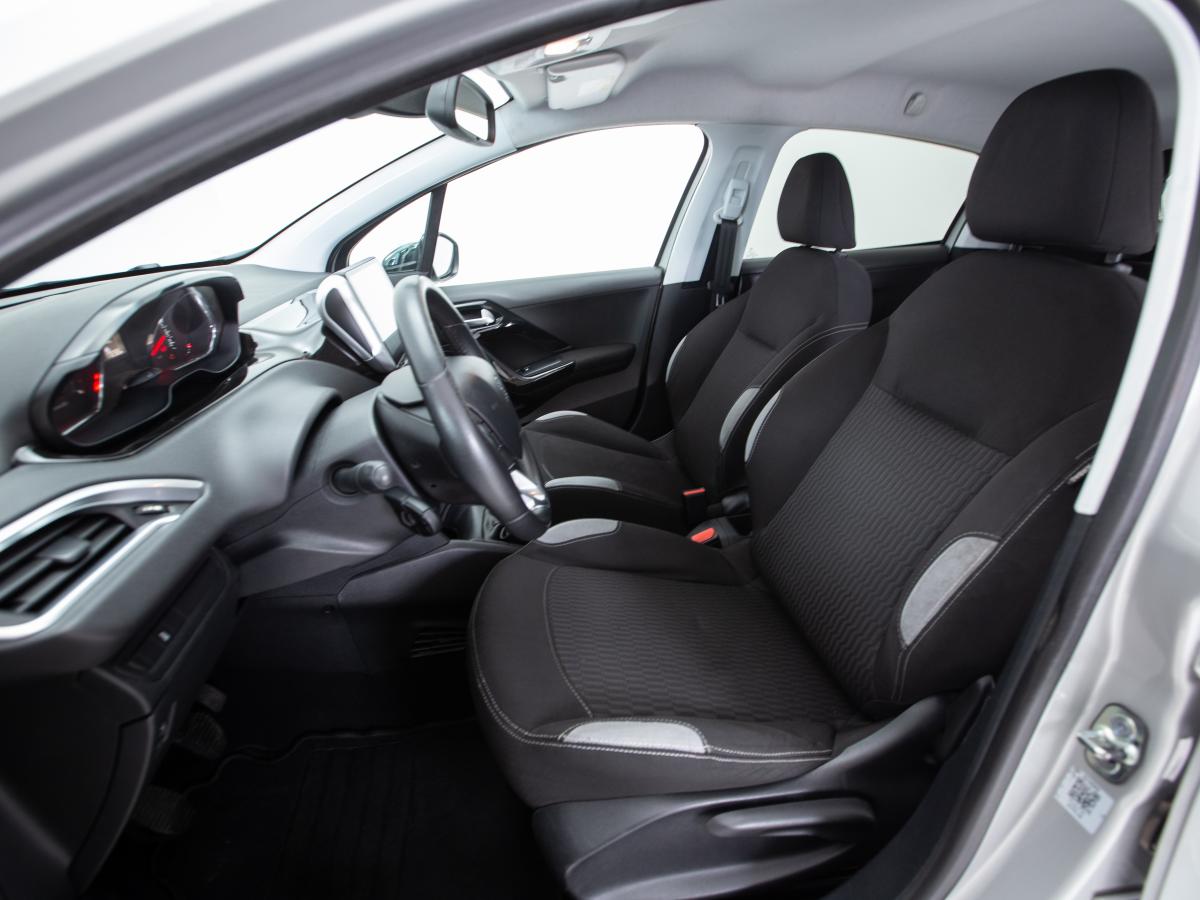 peugeot-208-2014-gasolina-1199cc