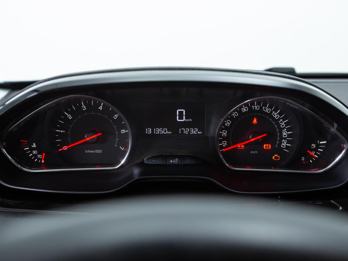 peugeot-208-2014-gasolina-1199cc