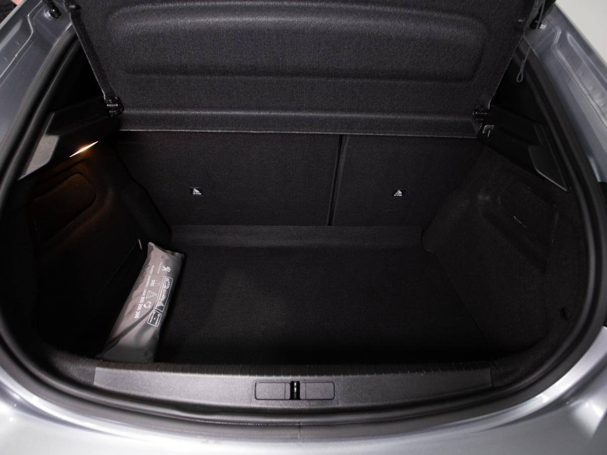 peugeot-208-2023-gasolina-1199cc