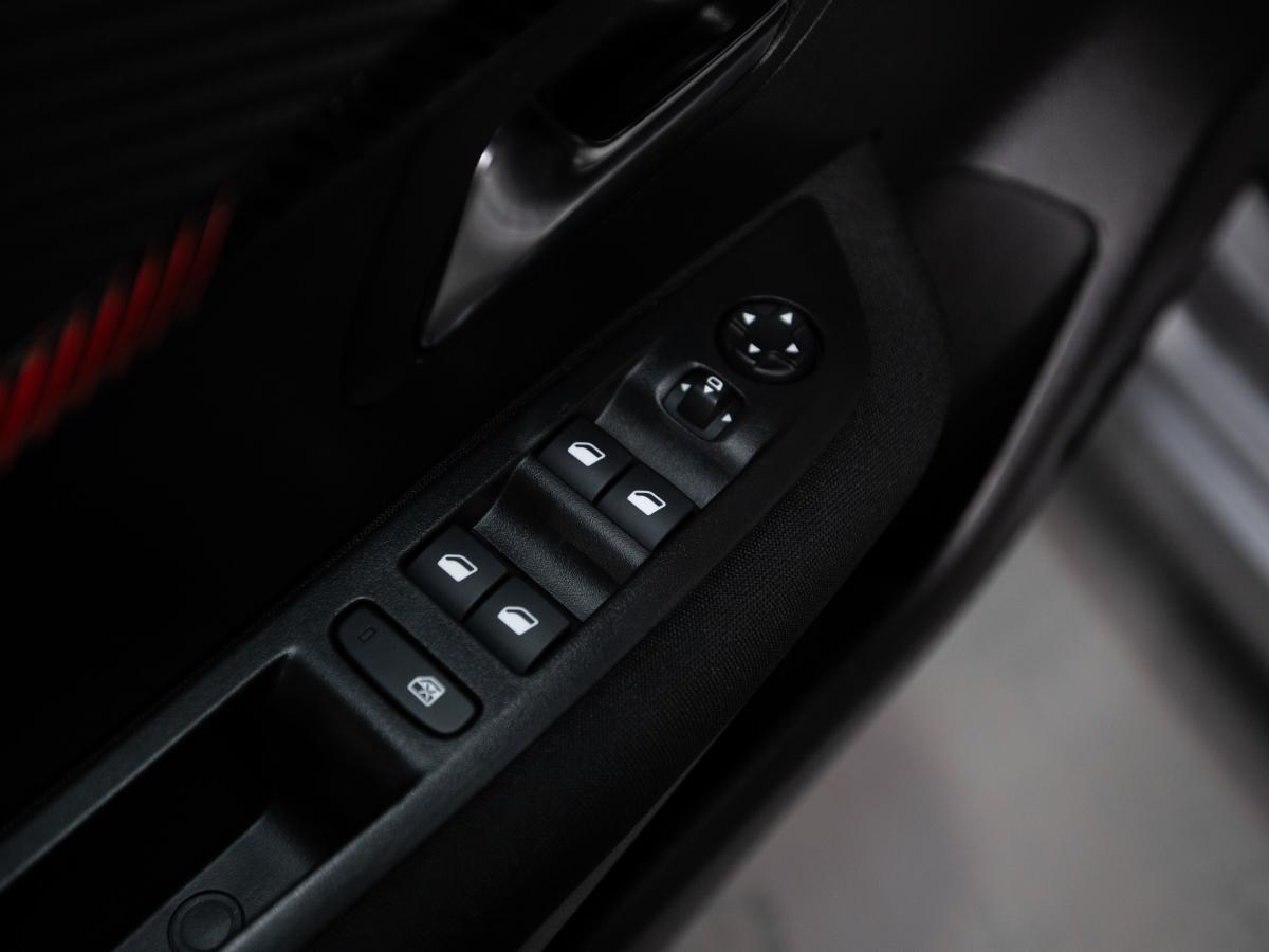 peugeot-208-2023-gasolina-1199cc