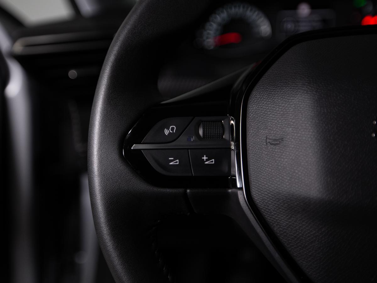 peugeot-208-2023-gasolina-1199cc