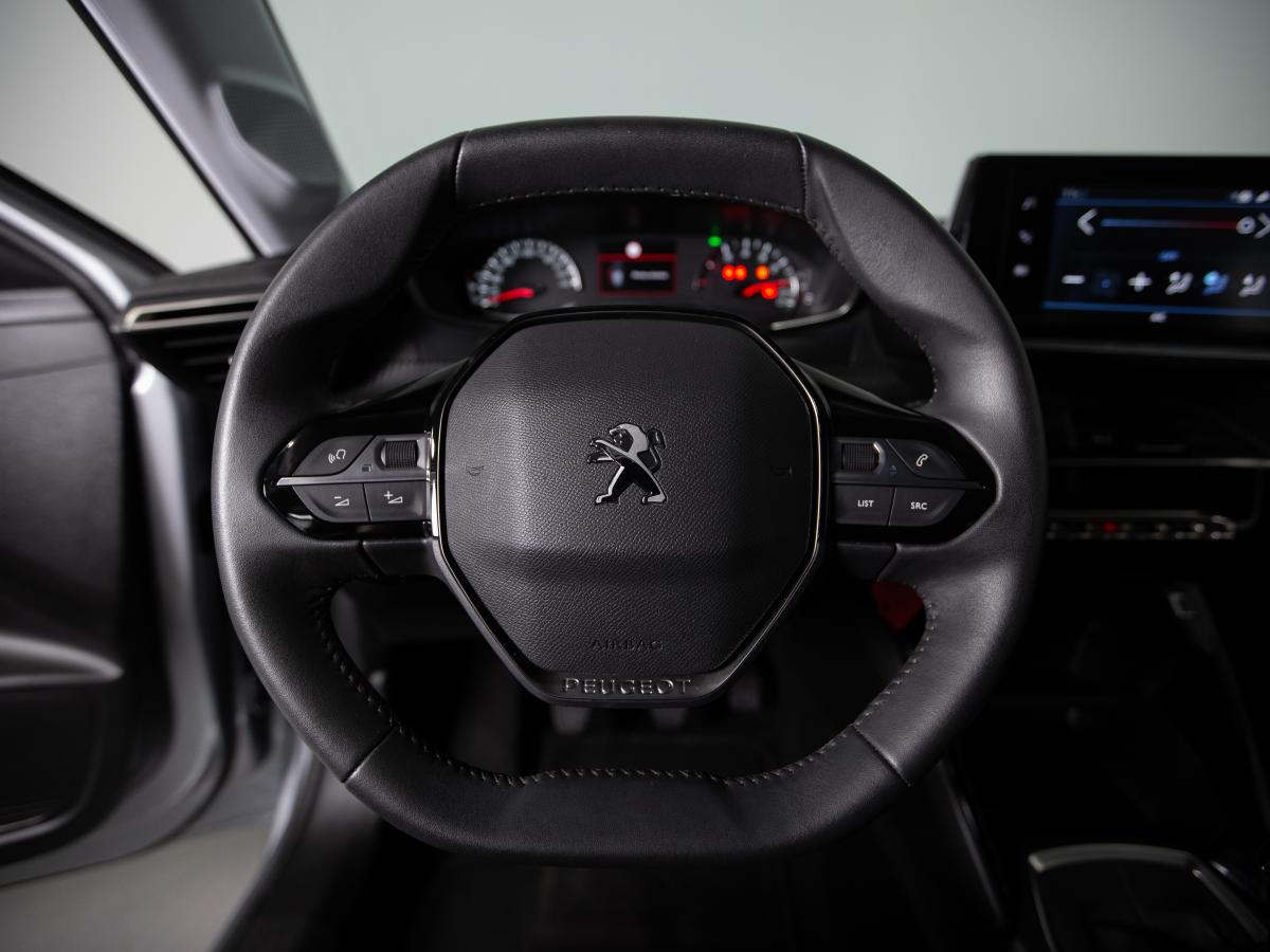 peugeot-208-2023-gasolina-1199cc