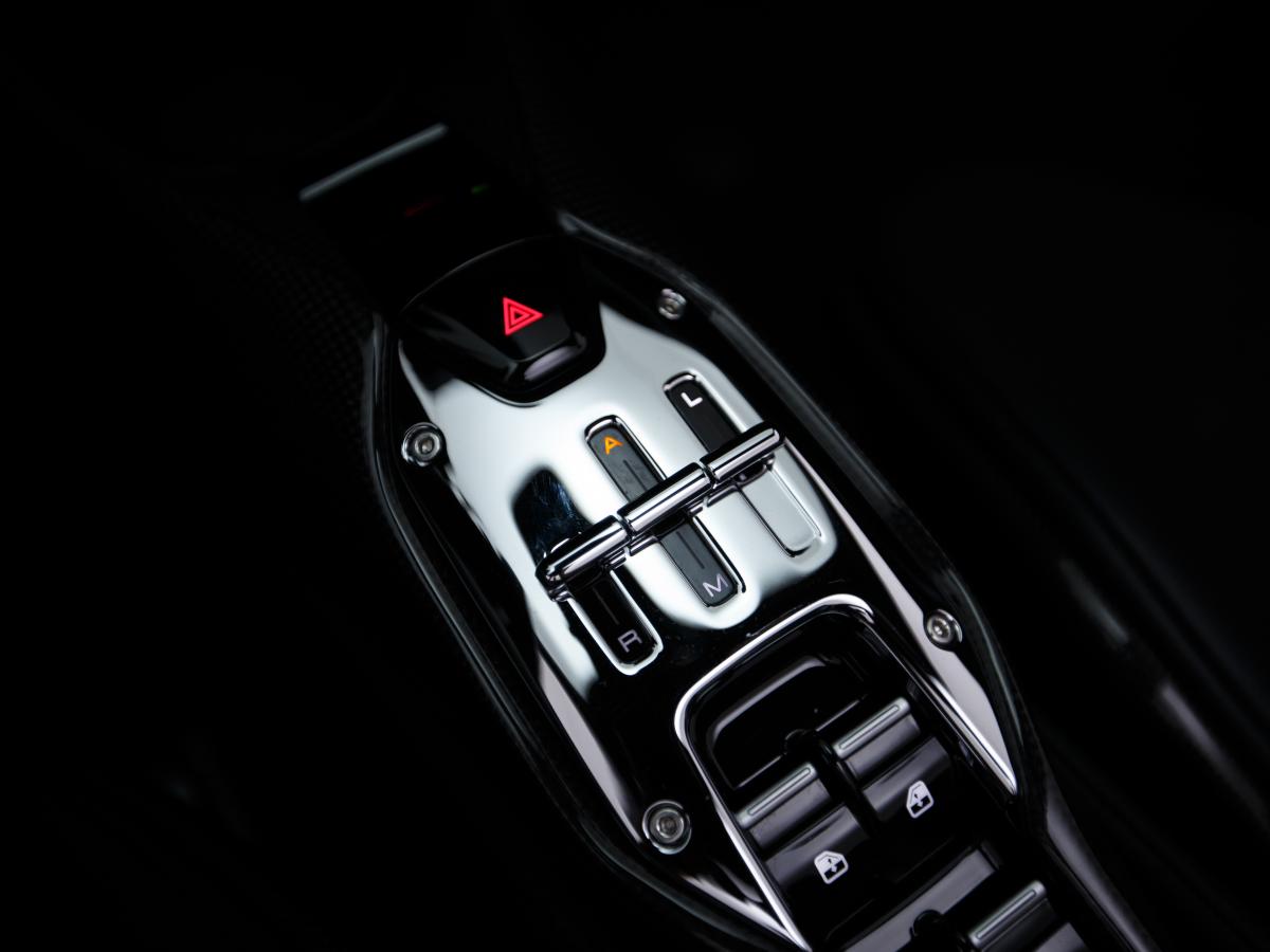 ferrari-sf90-2025-hibrido-a-gasolina-3990cc