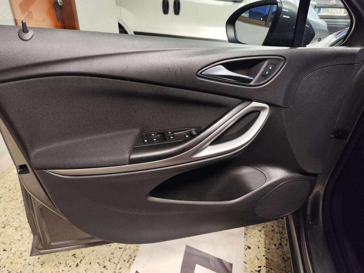 opel-astra-sport-tourer-2018-diesel-1598cc