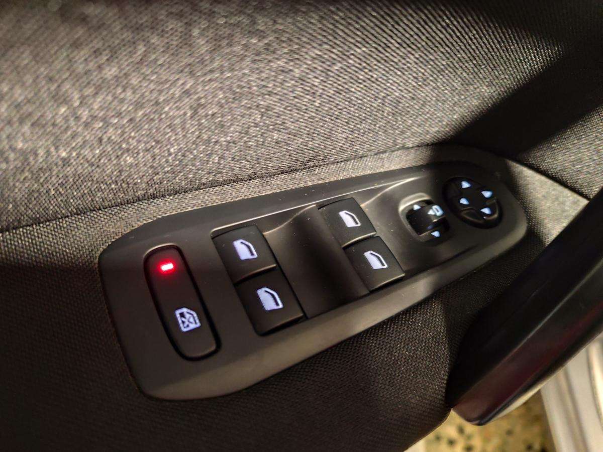 peugeot-308-sw-2020-diesel-1499cc