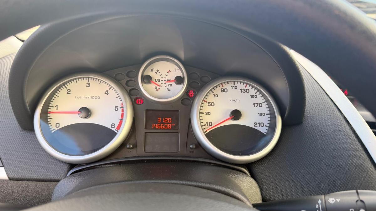 peugeot-207-2011-diesel-1560cc