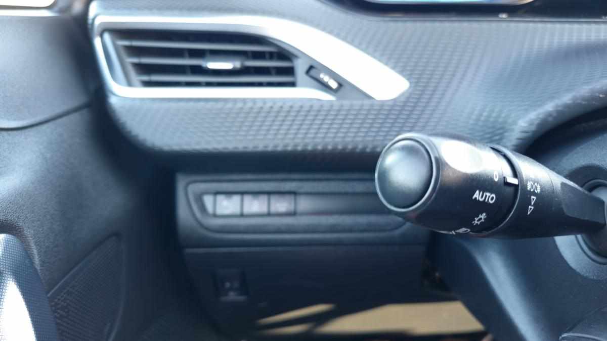 peugeot-2008-1-6-e-hdi-2015-diesel-1560cc