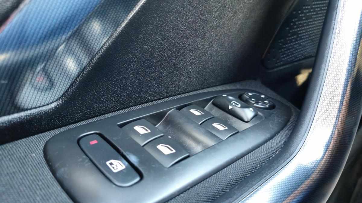 peugeot-2008-1-6-e-hdi-2015-diesel-1560cc