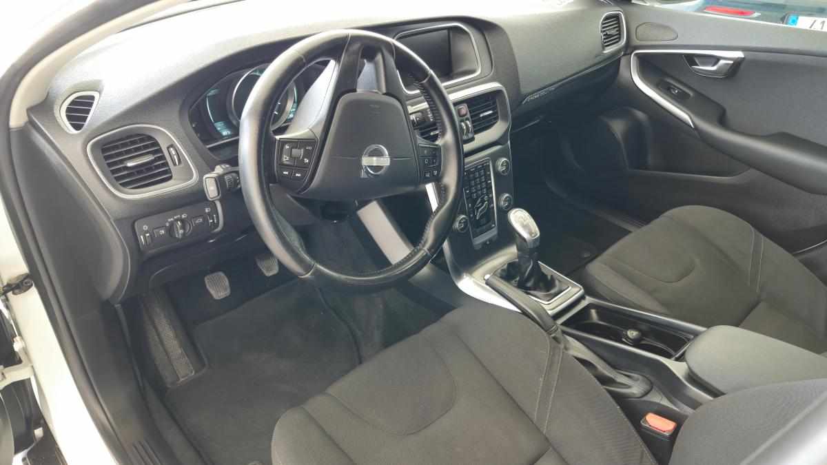 volvo-v40-1-6-d2-2013-diesel-1560cc
