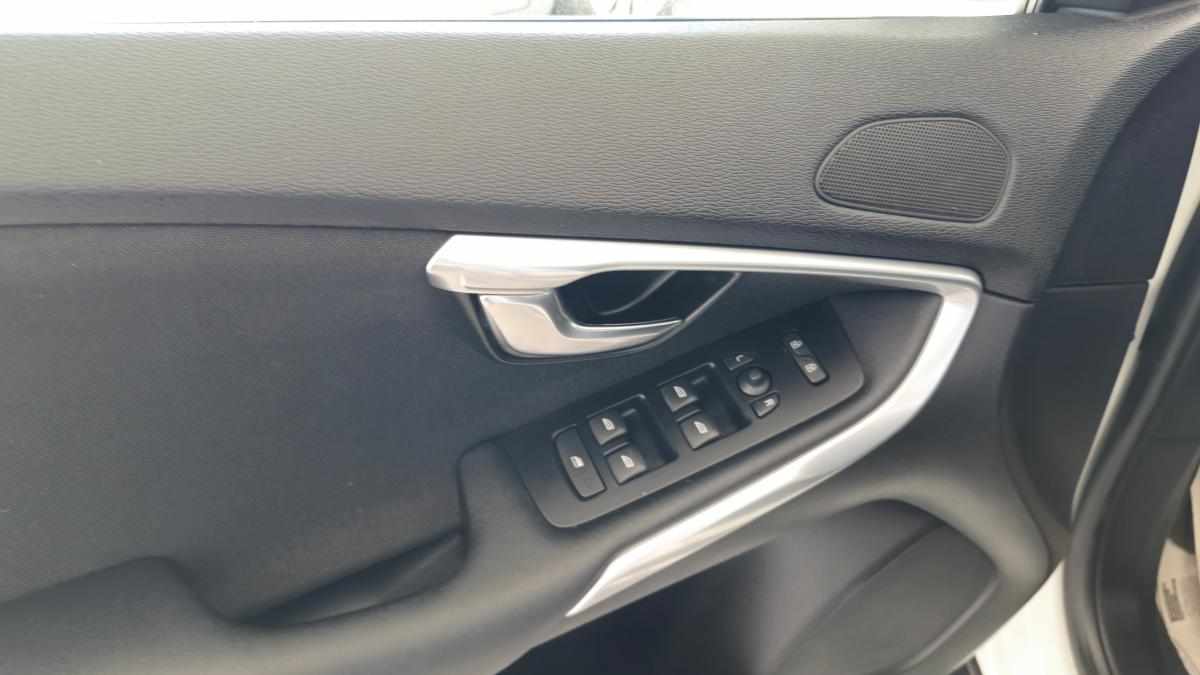 volvo-v40-1-6-d2-2013-diesel-1560cc