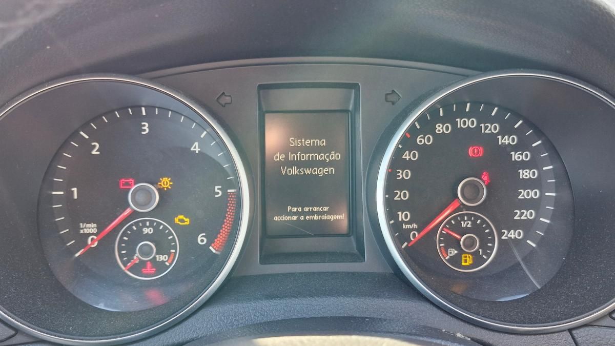 volkswagen-golf-2012-diesel-1598cc
