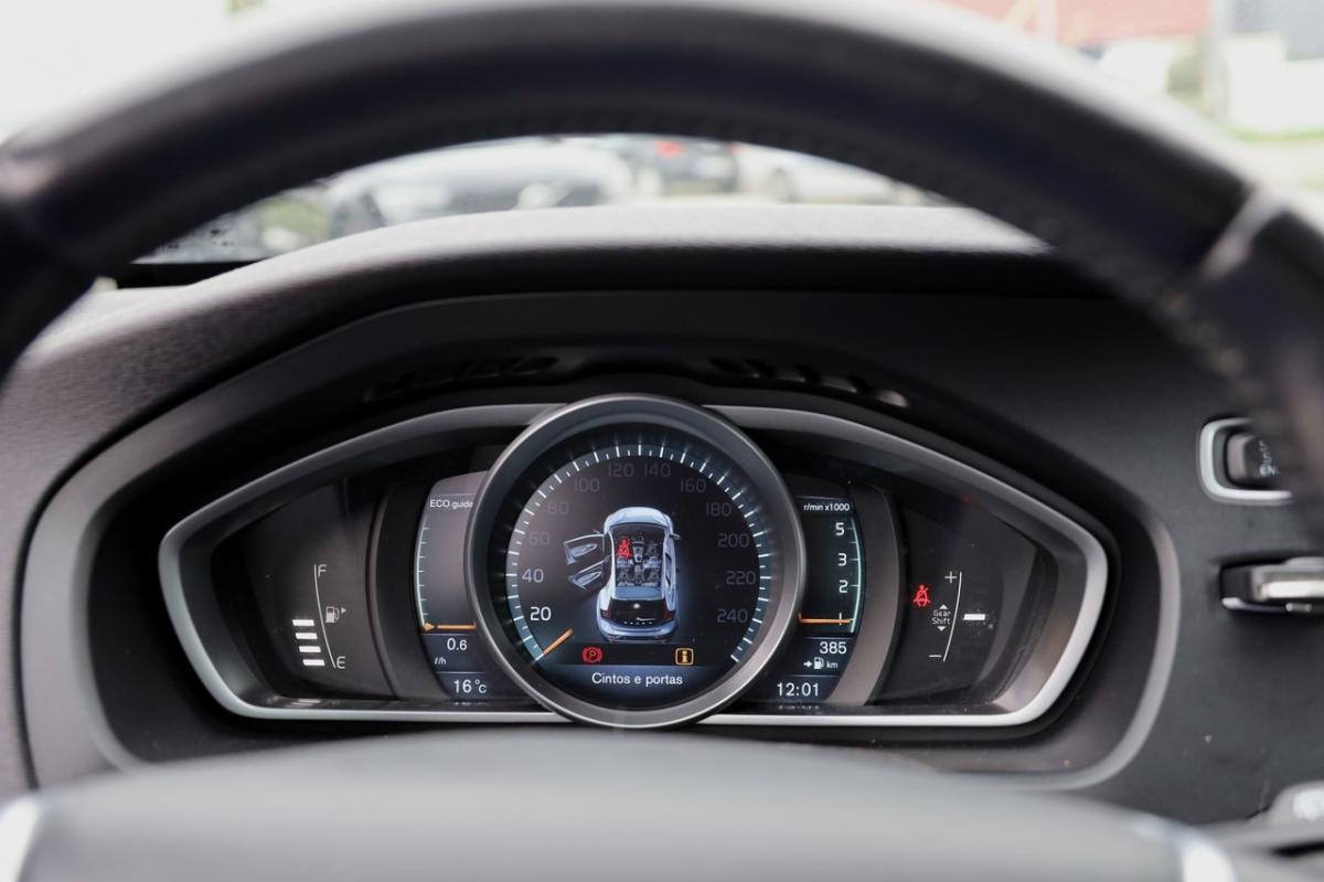 volvo-v40-2013-diesel-1560cc