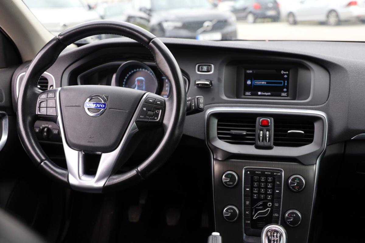 volvo-v40-2013-diesel-1560cc