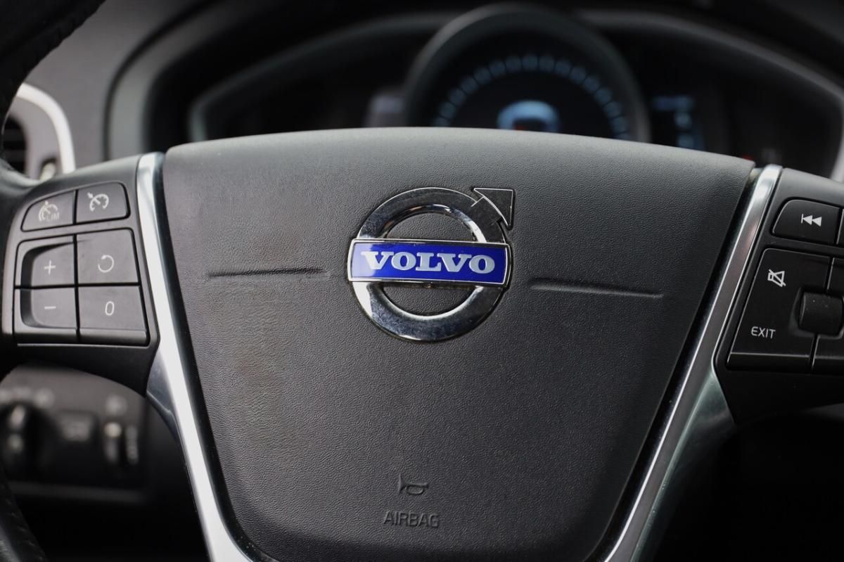 volvo-v40-2013-diesel-1560cc