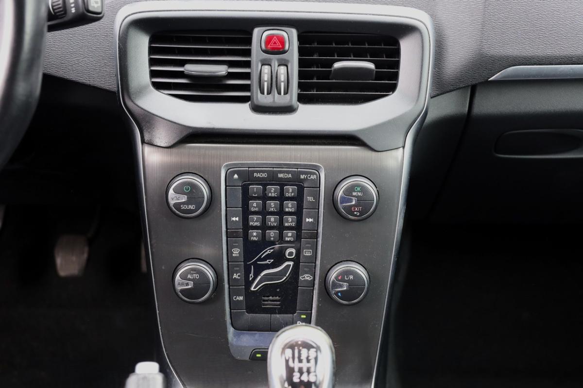 volvo-v40-2013-diesel-1560cc