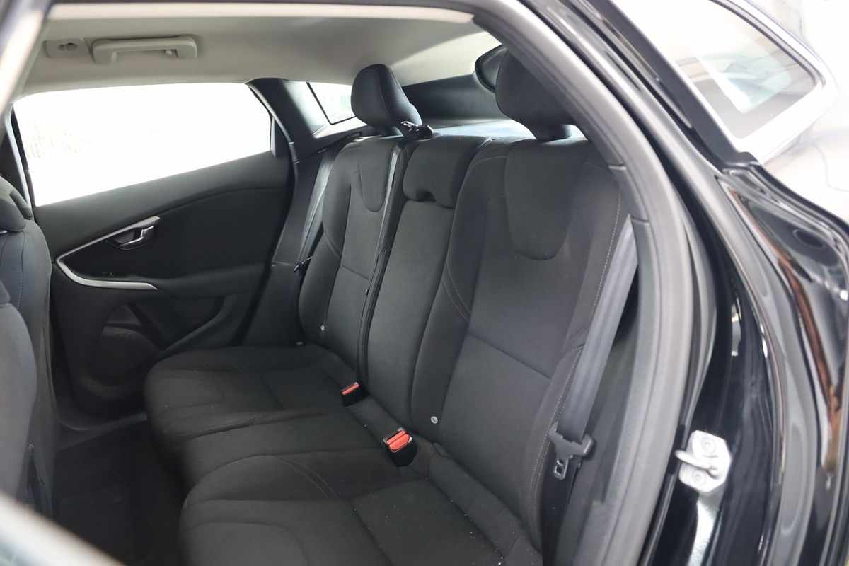 volvo-v40-2018-diesel-1969cc