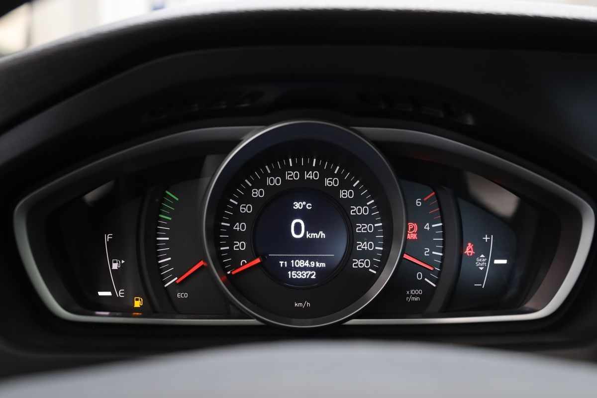 volvo-v40-2018-diesel-1969cc