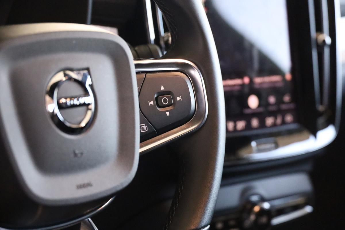 volvo-xc40-2025-gasolina-1969cc
