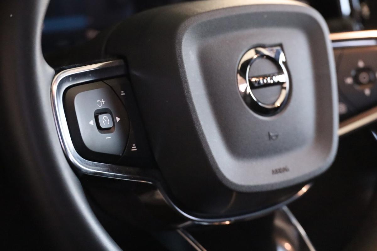 volvo-xc40-2025-gasolina-1969cc