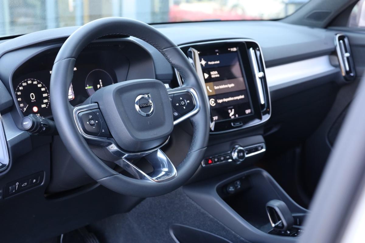 volvo-xc40-2023-hibrido-a-gasolina-1477cc