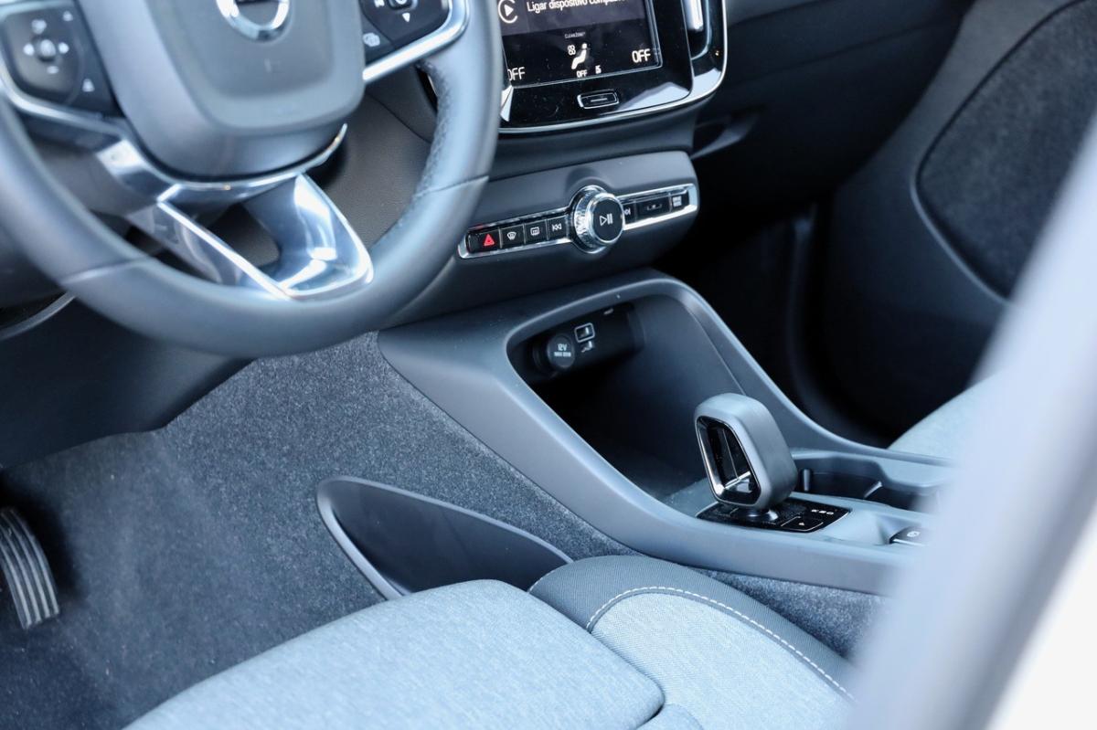 volvo-xc40-2023-hibrido-a-gasolina-1477cc