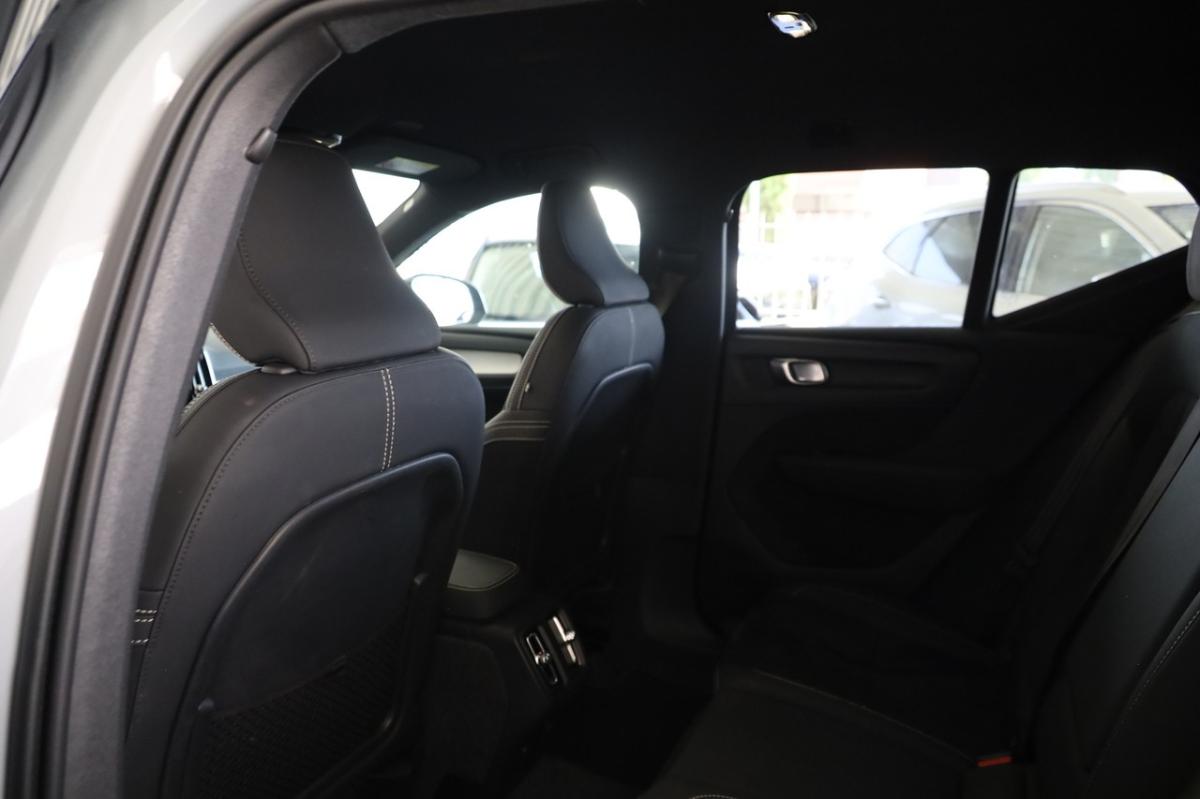 volvo-xc40-2025-gasolina-1969cc