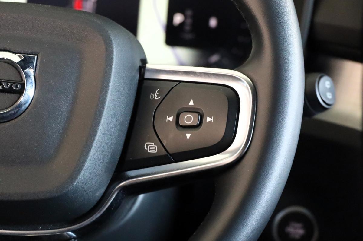 volvo-xc40-2025-gasolina-1969cc