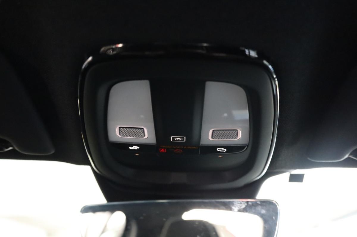 volvo-xc40-2025-gasolina-1969cc