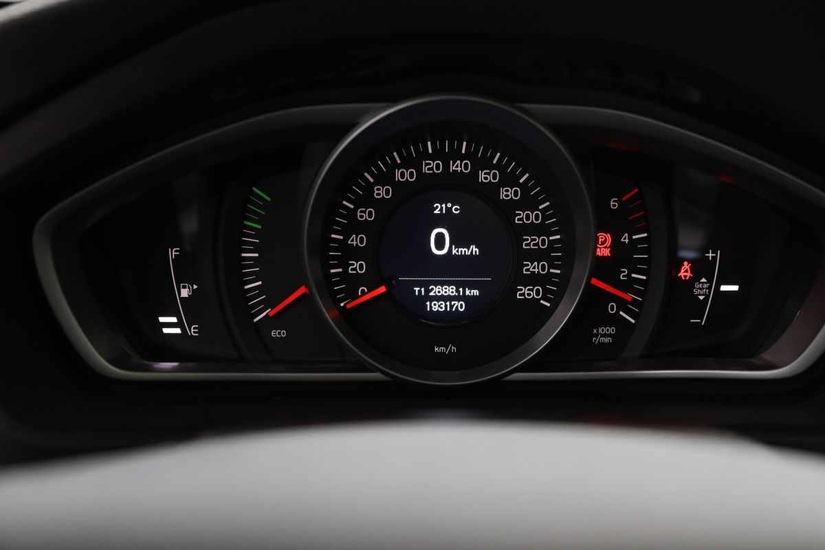 volvo-v40-2018-diesel-1969cc
