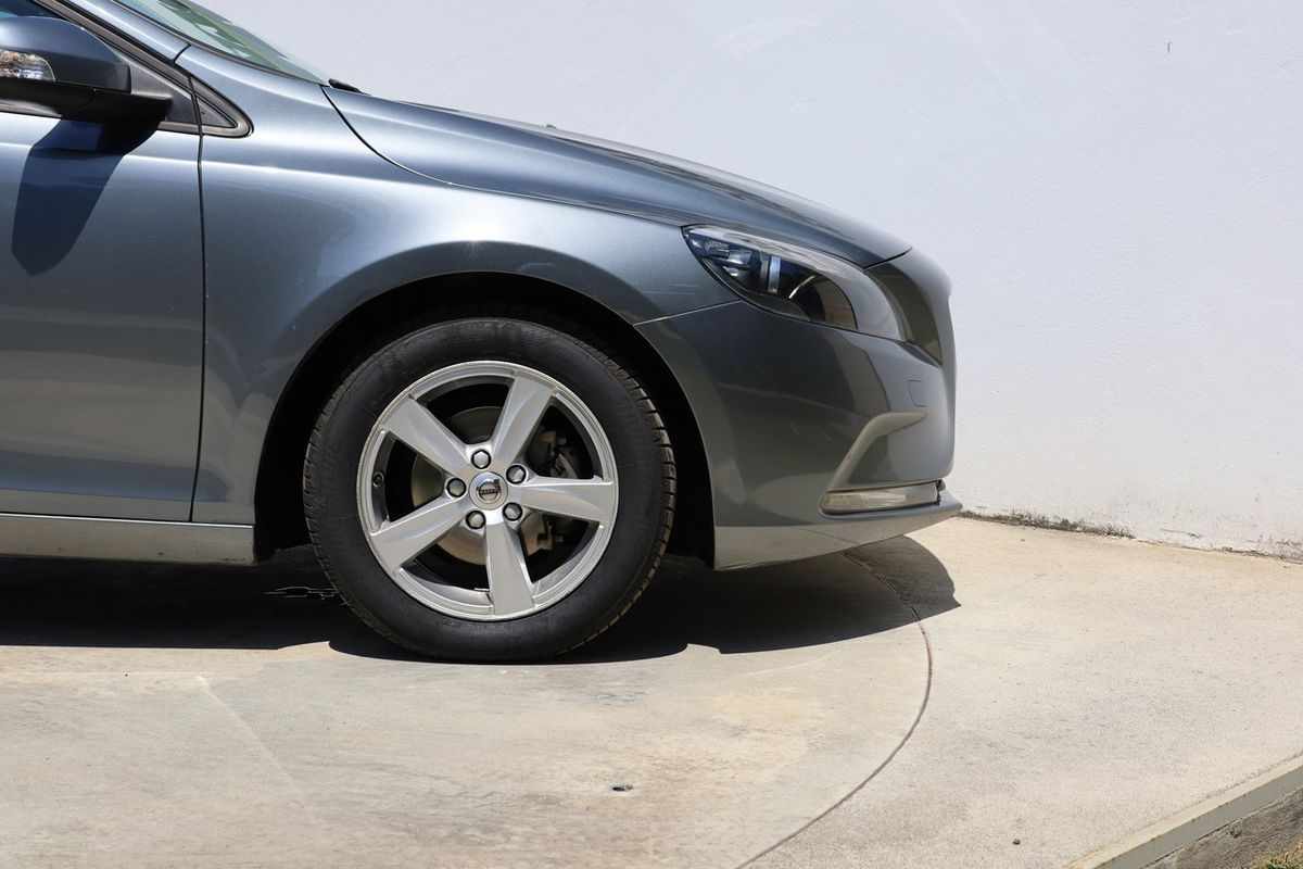 volvo-v40-2018-diesel-1969cc