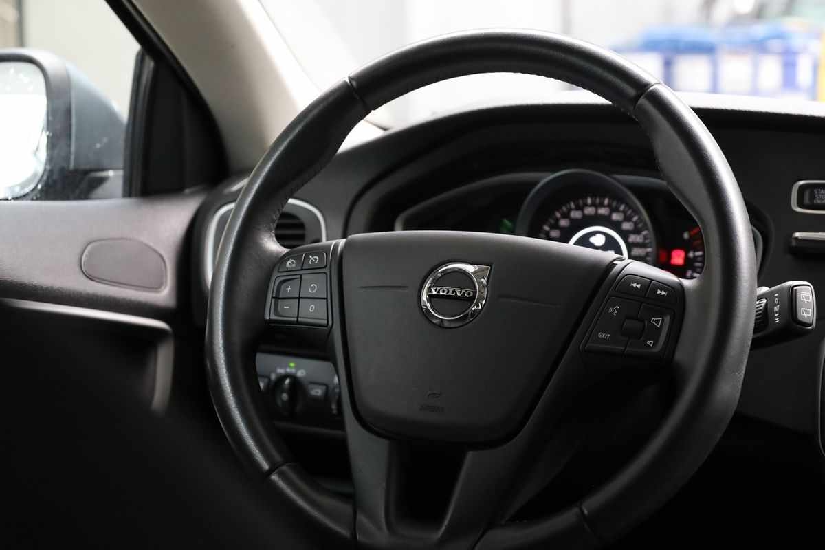 volvo-v40-2018-diesel-1969cc